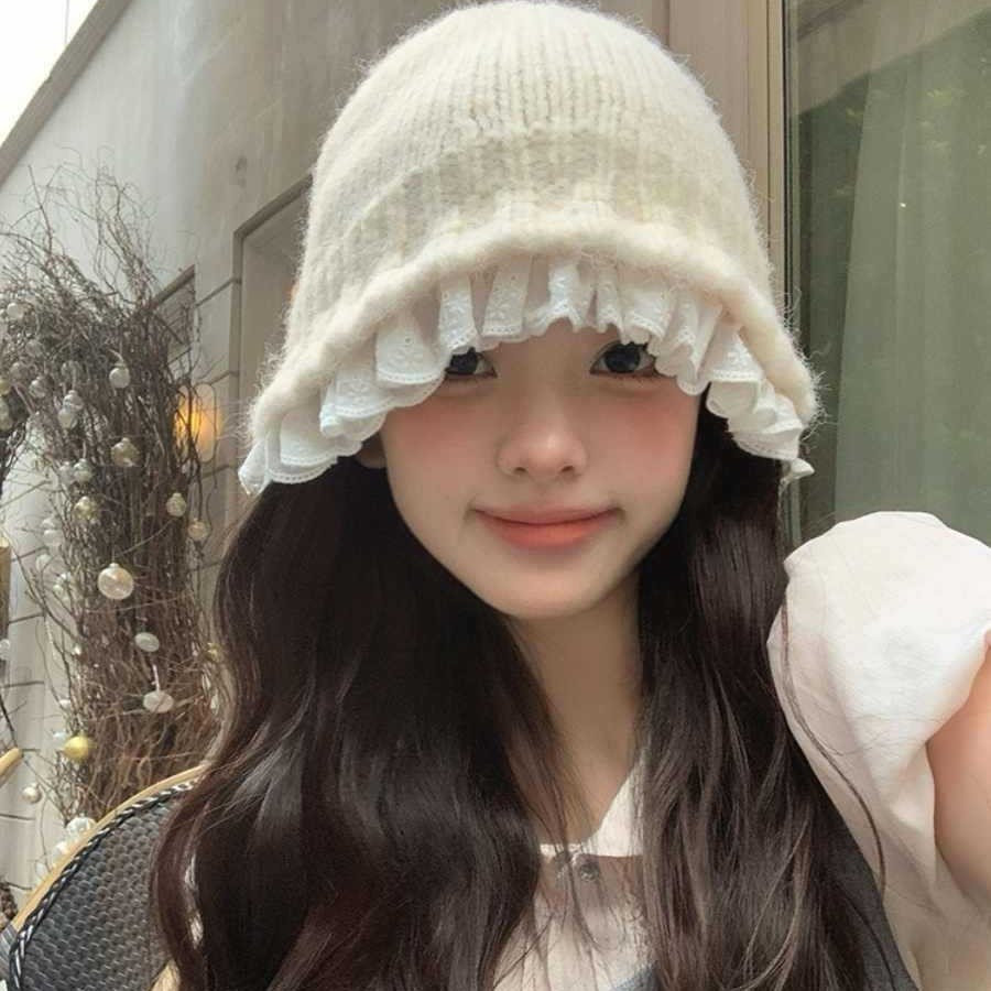 怠zyなスタイルの帽子女性秋と冬の甘いレースニットウールの帽子は、小さな暖かくて一致する盆地の帽子を示しています