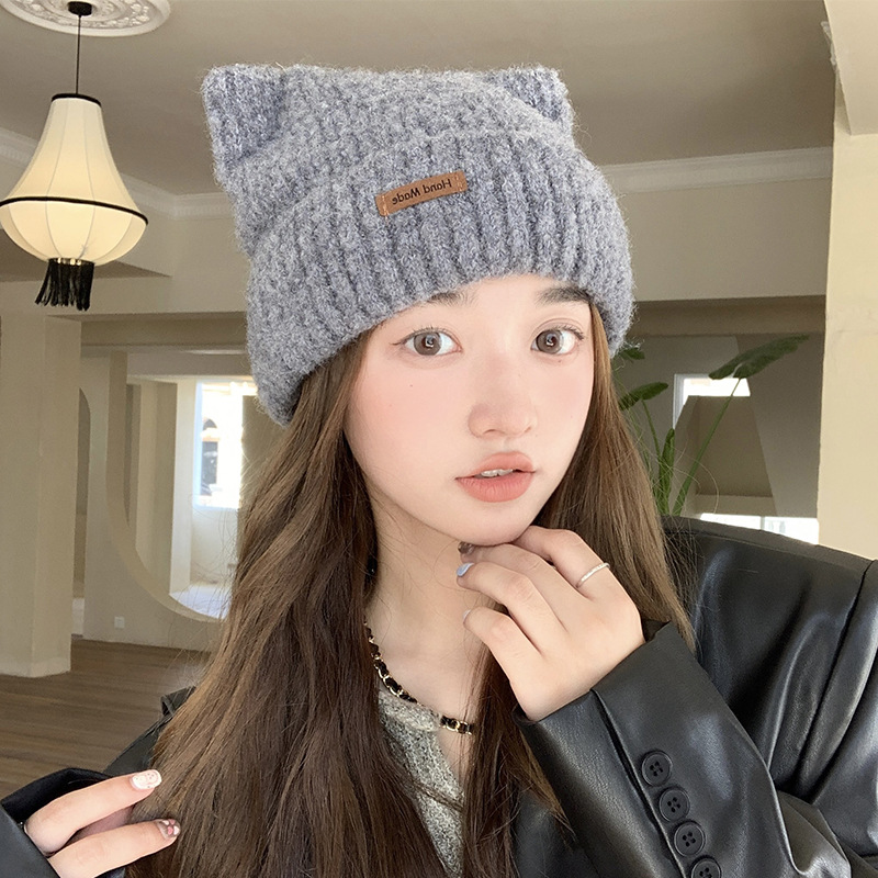 女性のための冬のウール帽子秋と冬のかわいい猫の耳の編み帽子カールエッジ濃厚な暖かいプルオーバーハットコールドハット