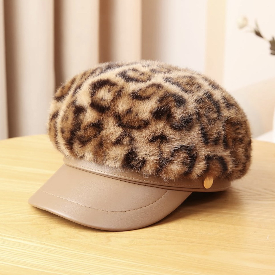 秋冬の新作帽子女性用ヒョウ柄八角帽金属製のロゴ入りワイドつばが小顔に見えるスタイリッシュで高級感のあるハンチング帽