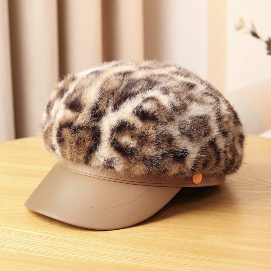 秋冬の新作帽子女性用ヒョウ柄八角帽金属製のロゴ入りワイドつばが小顔に見えるスタイリッシュで高級感のあるハンチング帽